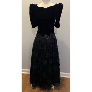 Vintage 80s Scott McClintock Sz 8  Black Velvet & Lace Drop Waist Formal Dress